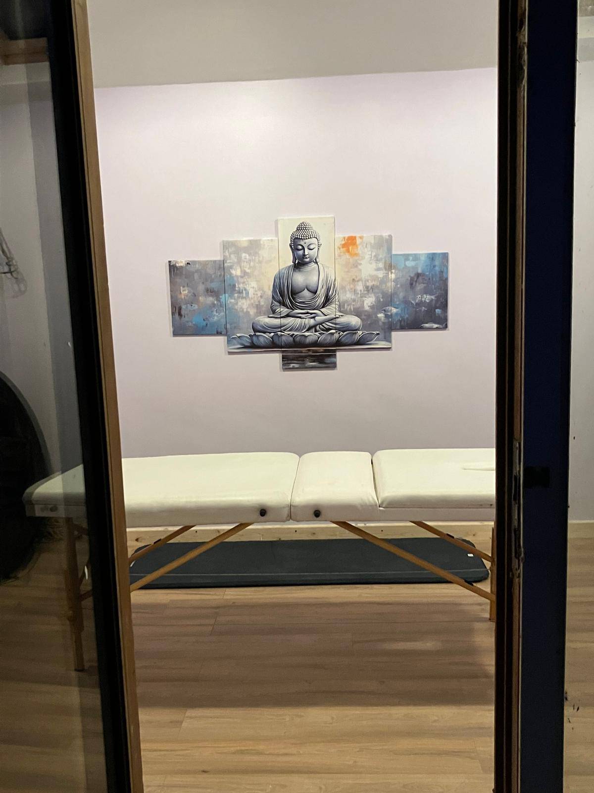 new-moon-holistics-treatment-room (4)